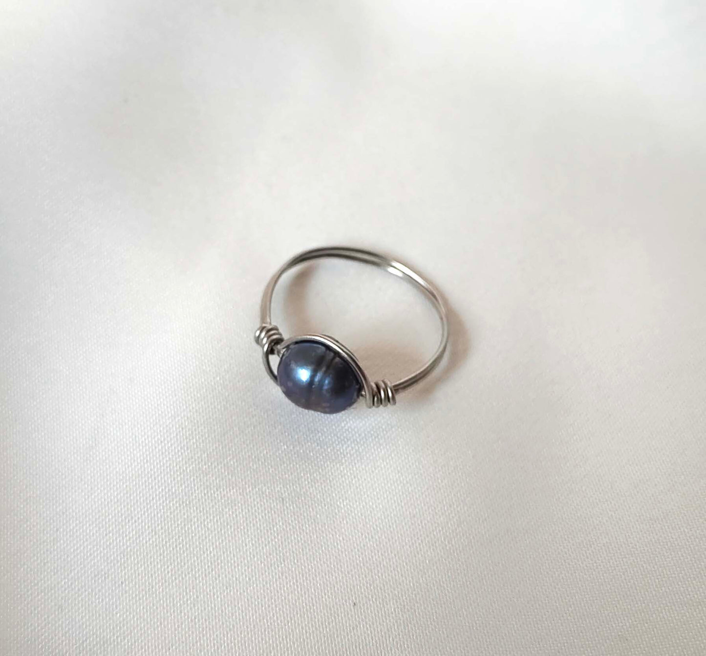 Timeless Elegance – Pearl Wire-Wrapped Ring